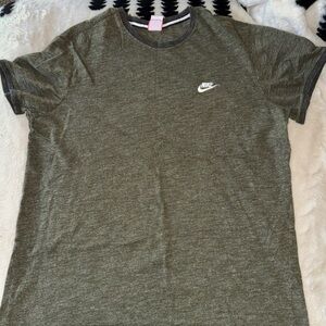 Nike Sportswear Heritage Tee Olive Green Embroidered Logo Men’s XXL